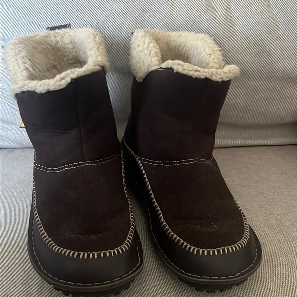 Sorel Brown Shearling-Lined Winter Boot.